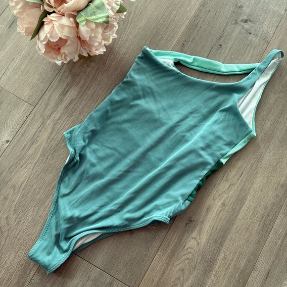 New Boutique Comfy & Ready Green Color‎ Block One Piece Swimsuit - Picture 5 of 7